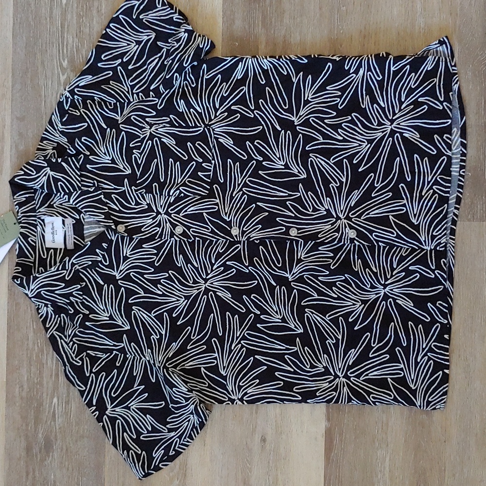 Goodfellow & Co Black Short-Sleeve Button-Down with White Leaf Print